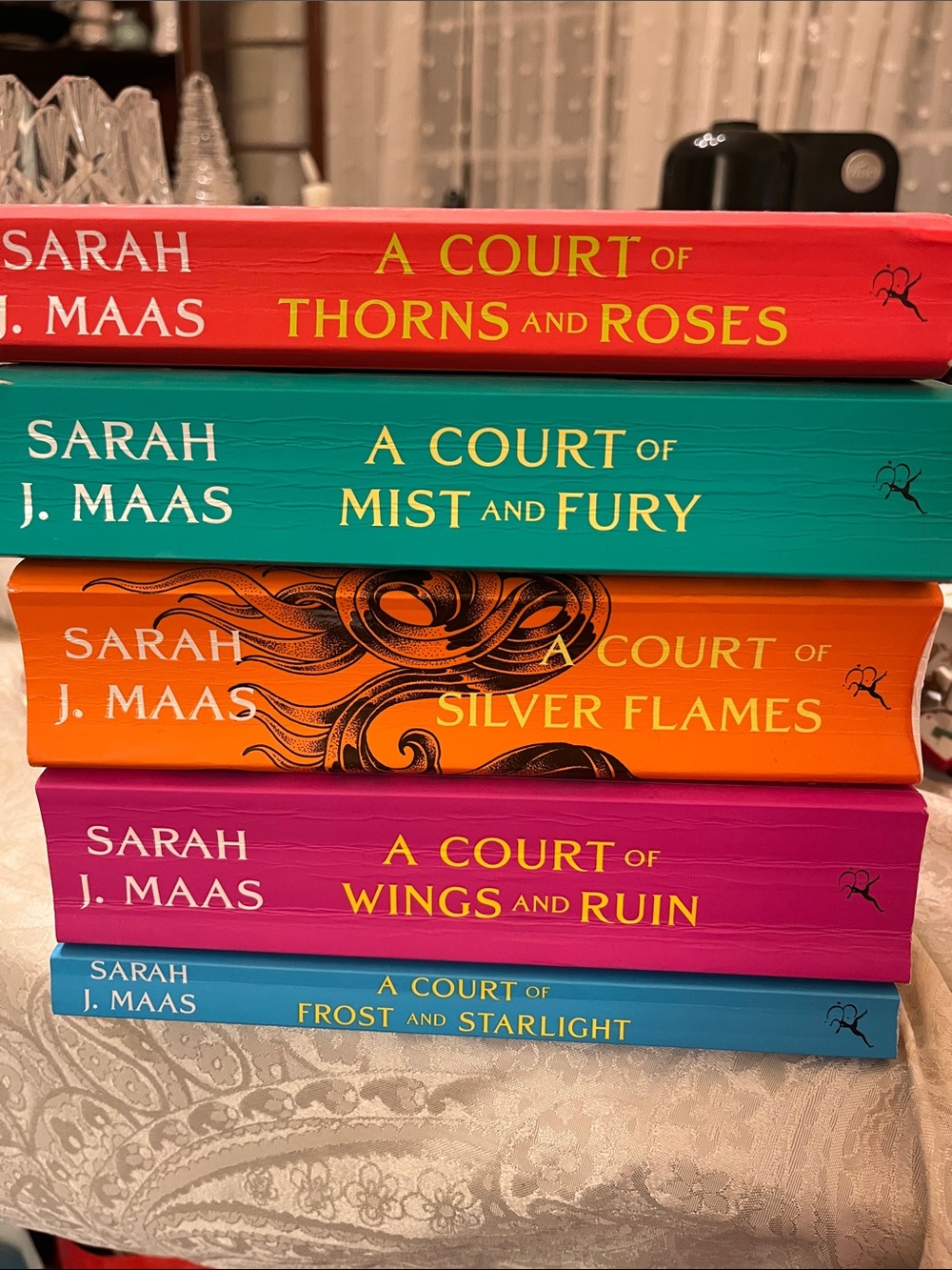 A Court of Thorns and Roses 5 Book Series by Sarah J. Maas in EUC